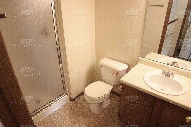 Building Photo - 520 S Howes St