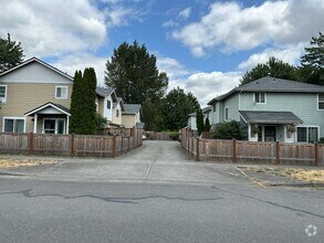 Building Photo - Beautiful downtown Sumner Townhouse Condo