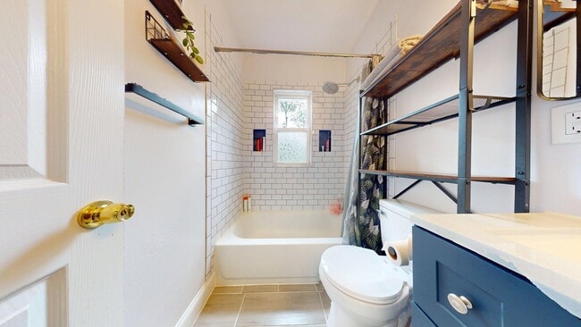 Building Photo - 1328 Morris Rd SE