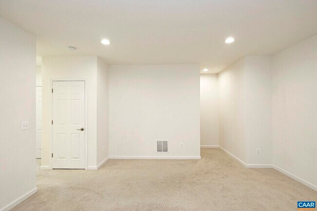 Building Photo - 139 Longwood Dr