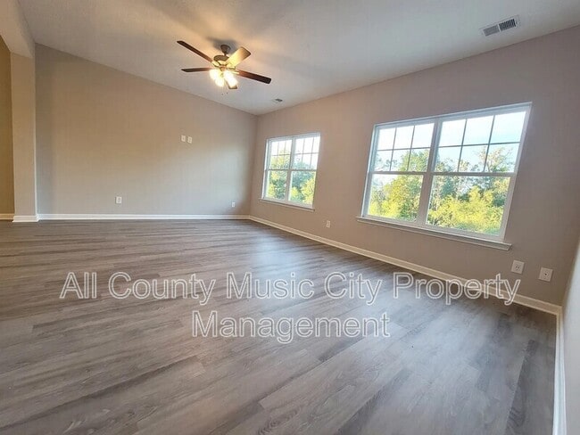 Building Photo - 310 Negri Ct