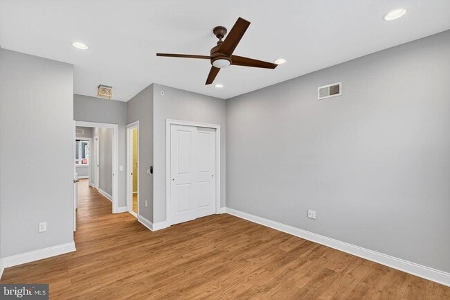 Building Photo - 2528 E Albert St