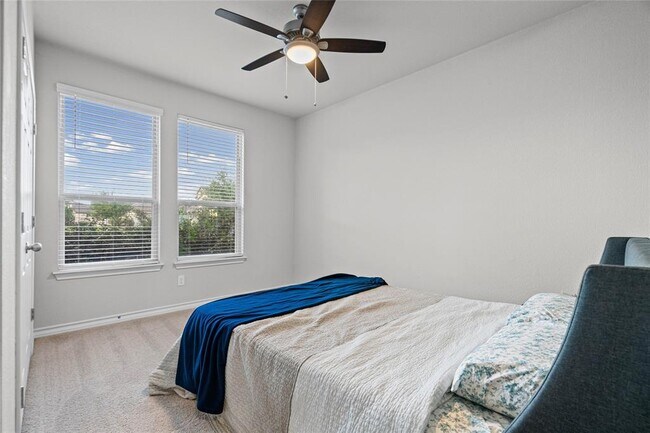 Building Photo - 7325 Loggia Pl