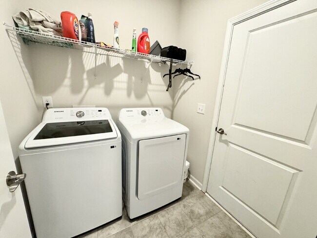 Building Photo - Spacious 4-Bedroom Home w/ 3 Full Baths on Somerset Lane in Central, SC