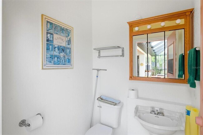 Building Photo - 2499 Silver Palm Rd