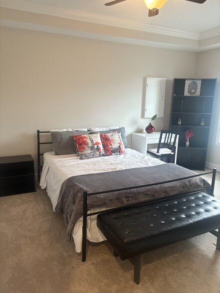 Master bedroom - 5020 C St SE