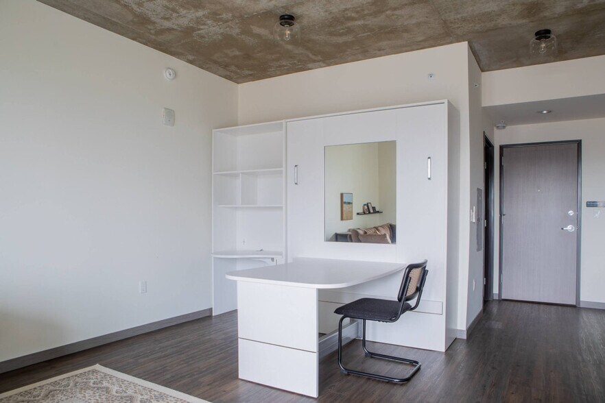 Building Photo - 1840 N Farwell Ave