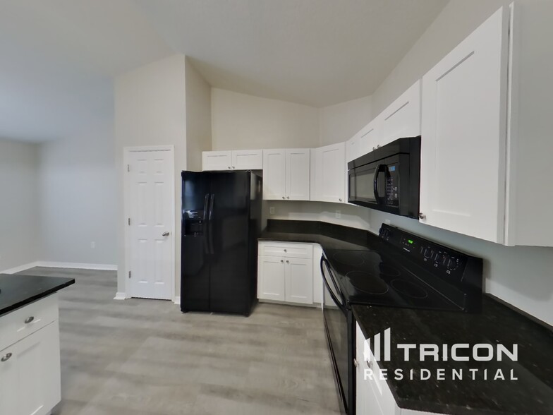 Building Photo - 3328 Montano Ave