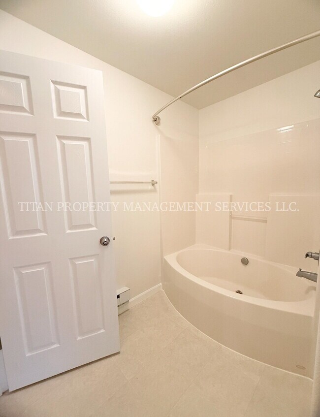 Building Photo - Charming 2-Bed, 2-Bath Townhouse in Tigard - Perfect Blend of Comfort and Convenience!