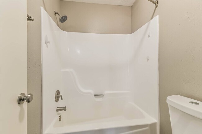 Building Photo - 26 W Broken Oak Ct