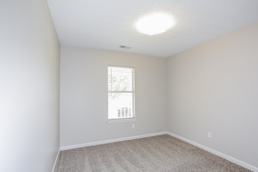 Building Photo - 6399 Sandbourne W