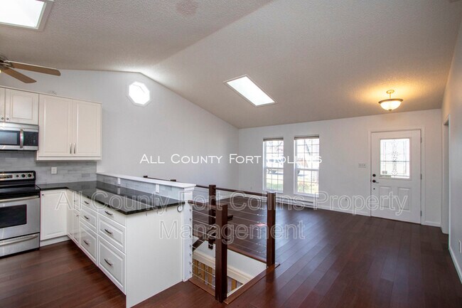 Building Photo - 2730 Hanover Dr