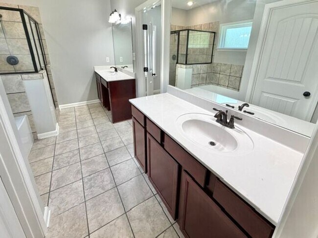 Building Photo - Oakland, Brand New 4 Bedroom 2.5 Bath Home