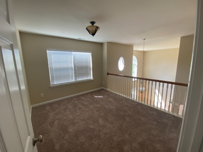 Building Photo - 105 Saltybrook Ln