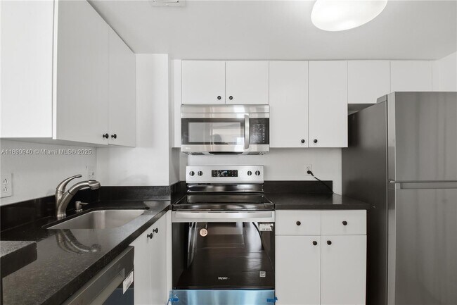 Building Photo - 770 Claughton Island Dr