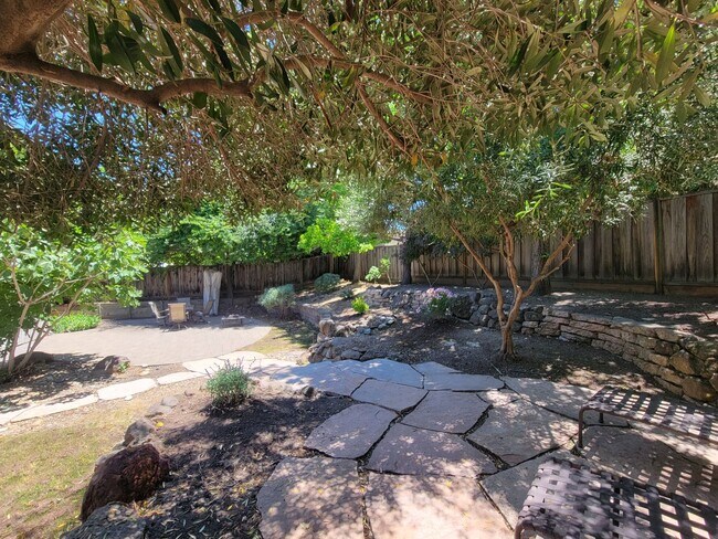 Building Photo - Spacious Beauty with Remodeled Kitchen and...