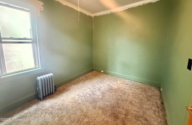 Building Photo - 1349 Capouse Ave