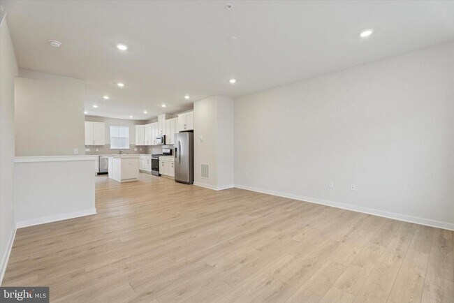 Building Photo - 19 E Front St