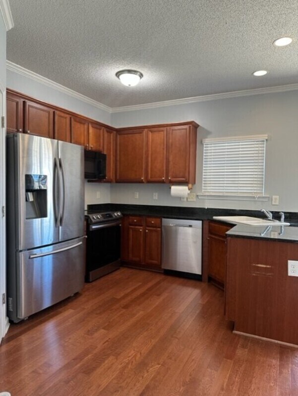 Building Photo - 310 Irvine Ct