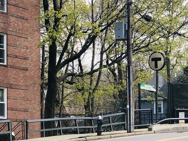 Building Photo - 150 Beaconsfield Rd