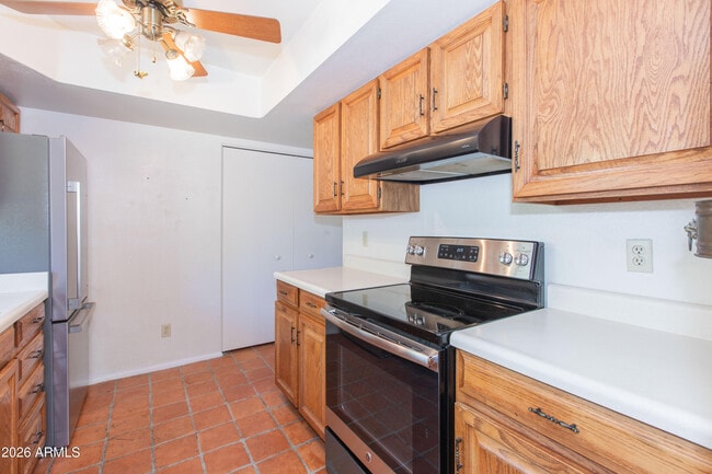 Building Photo - 5931 E Carriage Dr