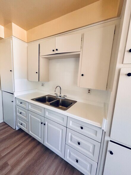 Building Photo - 1001 E Stearns Ave