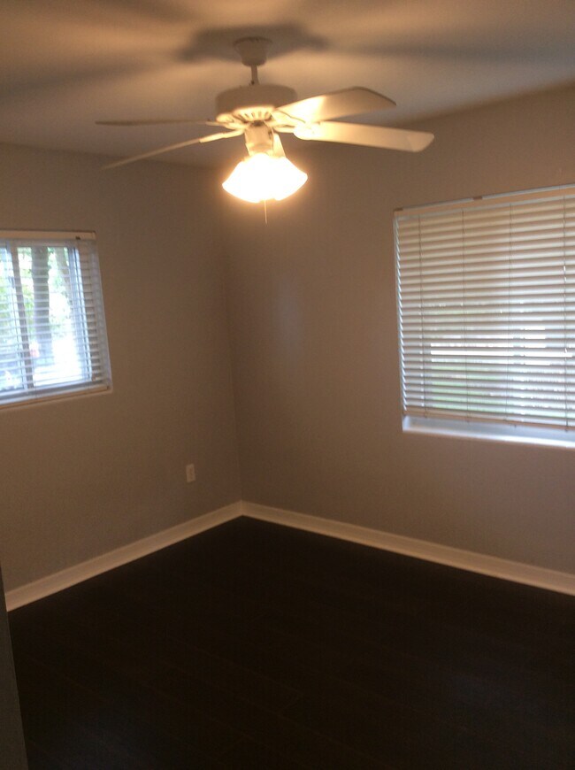 Building Photo - 1401 Silverstone Ave