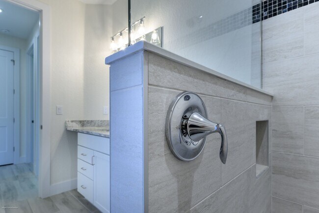 Building Photo - PET FRIENDLY BRAND-NEW LUXURY EXECUTIVE HOME