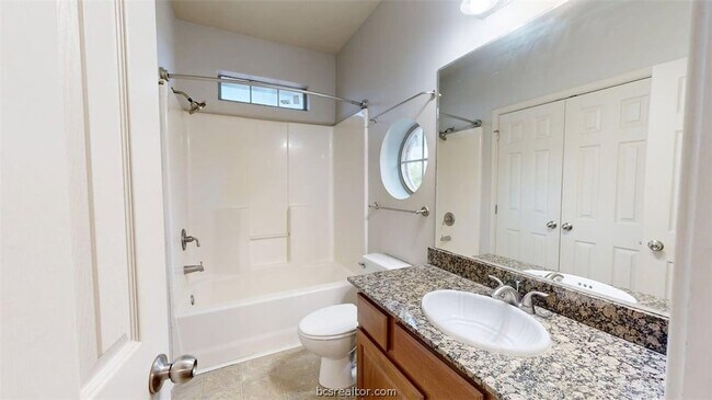 Building Photo - 332 Forest Dr Loop