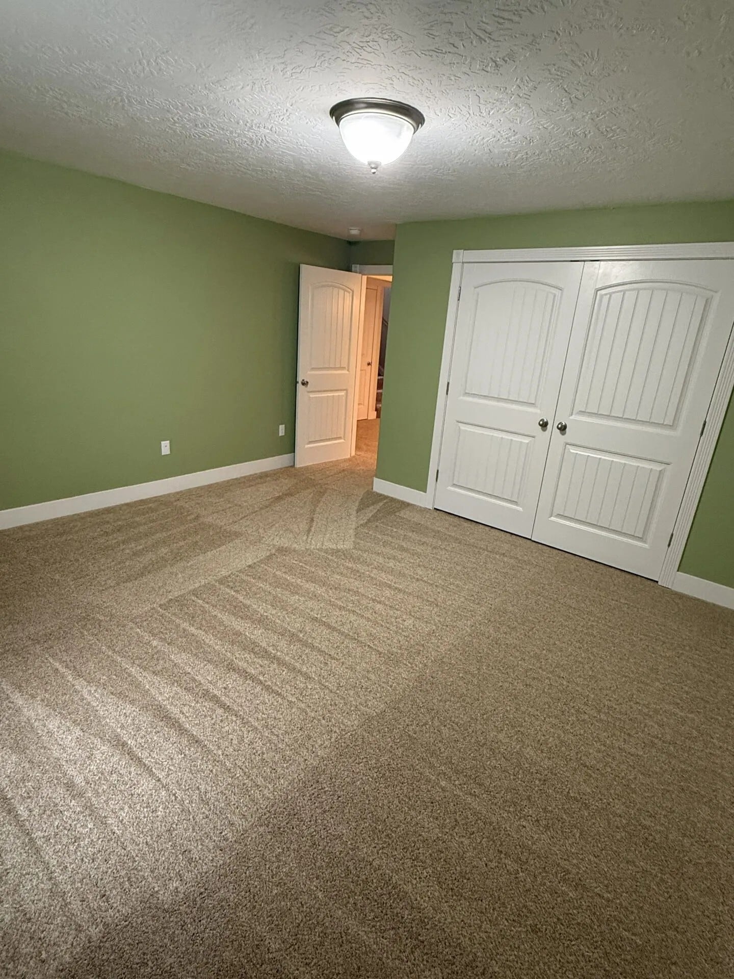 Building Photo - 1390 Stoneridge Dr