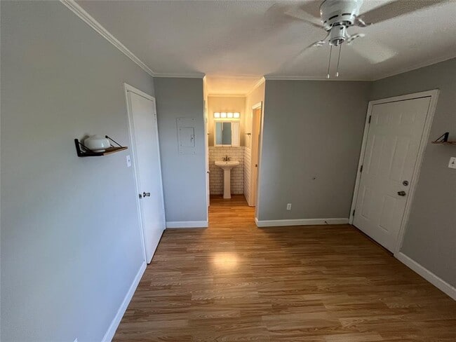 Building Photo - 5608 Cougar Dr