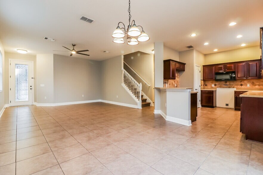 Building Photo - 9548 Simeon Dr