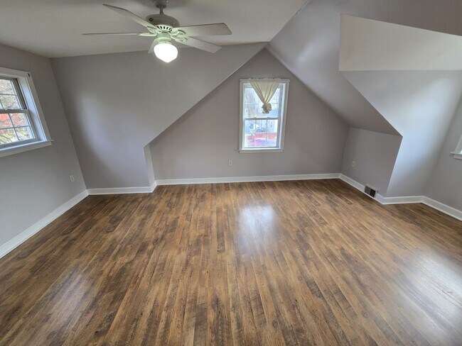 Building Photo - 205 Elmbrook Dr