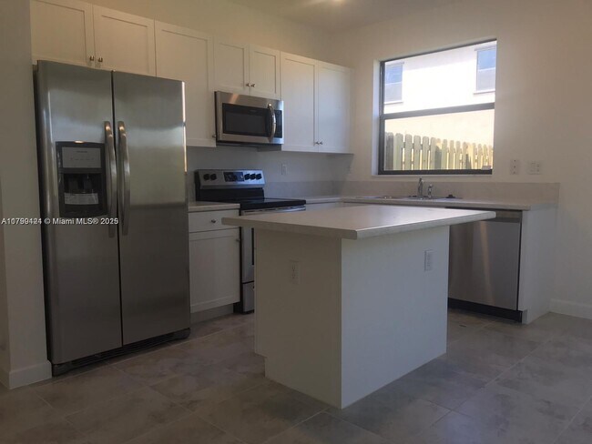 Building Photo - 11339 SW 250th Terrace