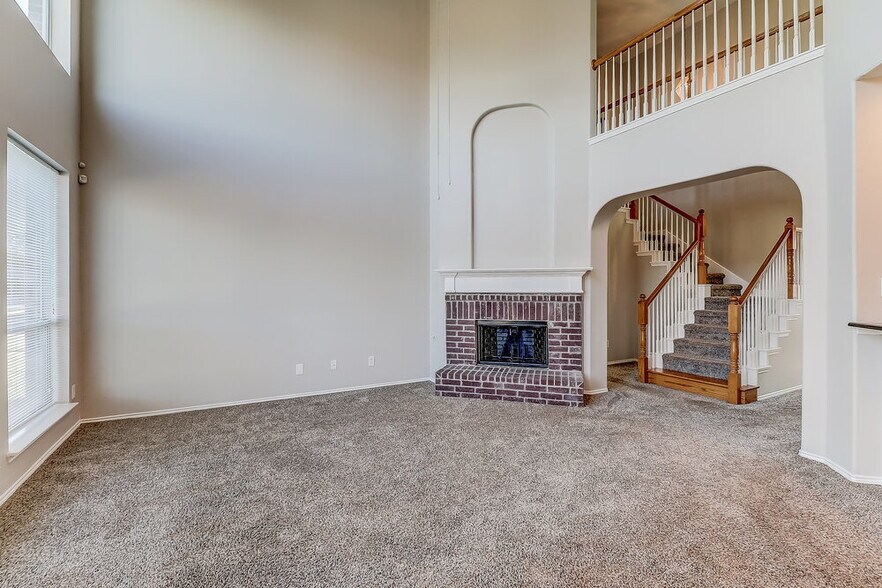 Building Photo - 925 Trailwood Dr