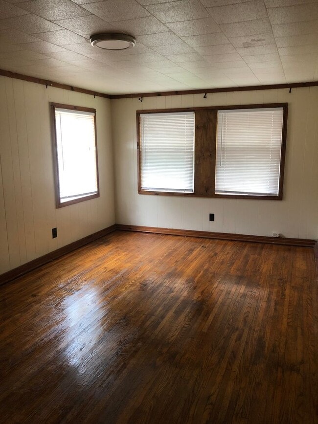 Building Photo - 4 Bedroom and 3 Bathroom home NLR