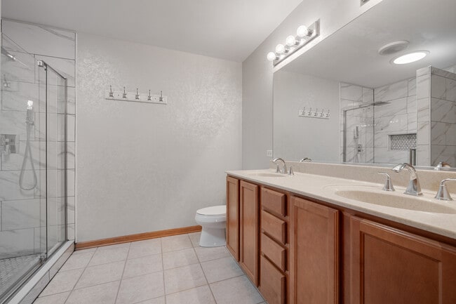 Building Photo - 5568 Cambridge Way