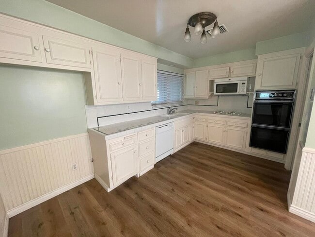 Building Photo - 9218 Gerald Ave