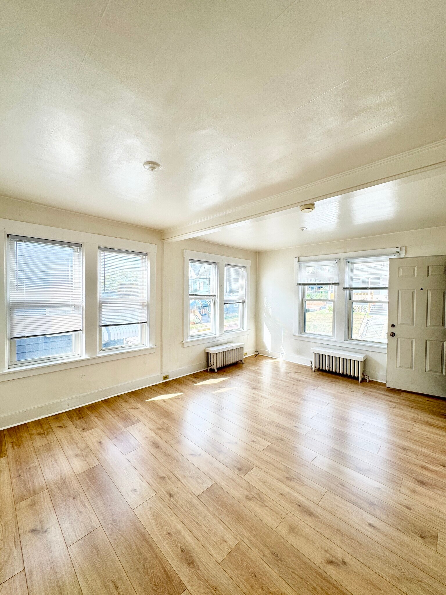 Building Photo - 304 Elizabeth Ave