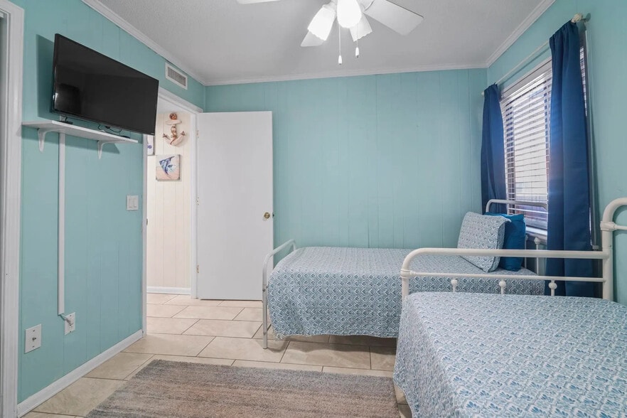 Guest Bedroom - 9620 Shore Dr