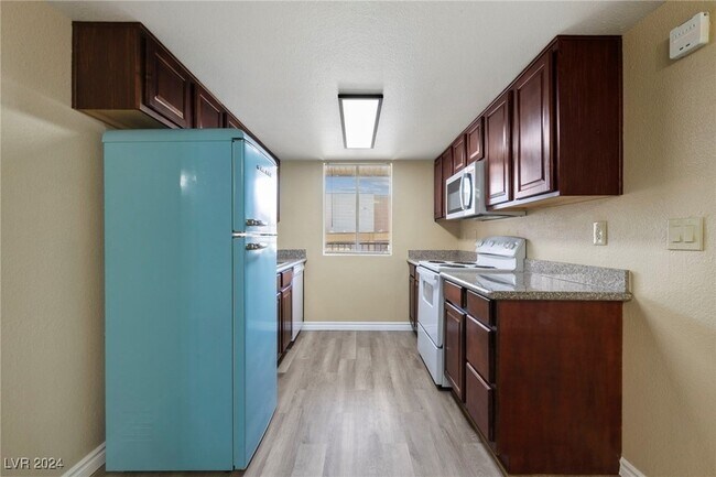 Building Photo - 4921 Indian River Dr