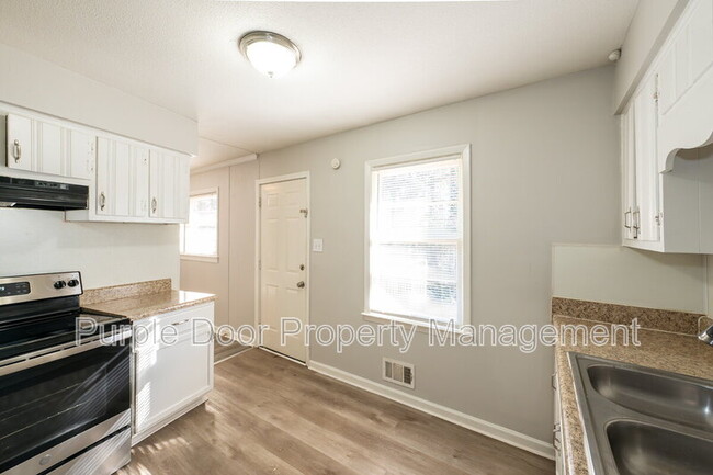 Building Photo - 465 N Hairston Rd