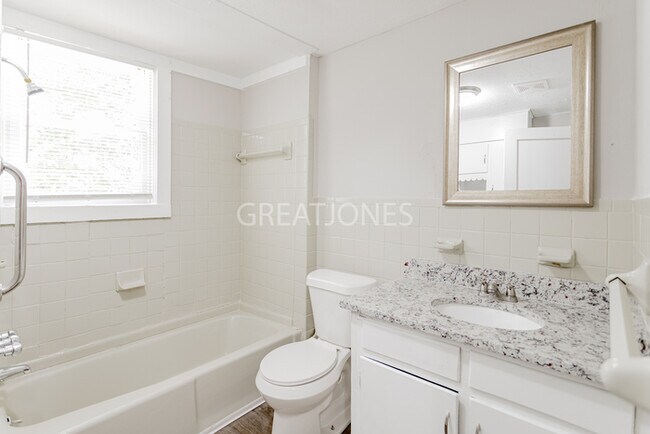 Building Photo - NOW OFFERING 1/2 MONTH FREE IF LEASE SIGNE...