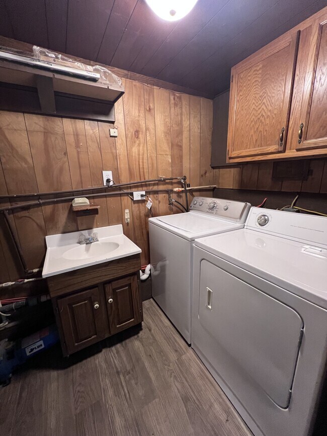 Building Photo - 2308 Pine Way