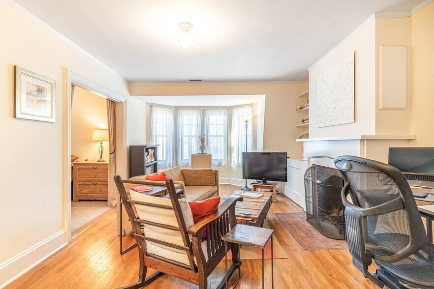 Building Photo - 325 K St
