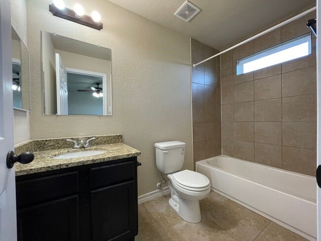 Building Photo - Town home for rent