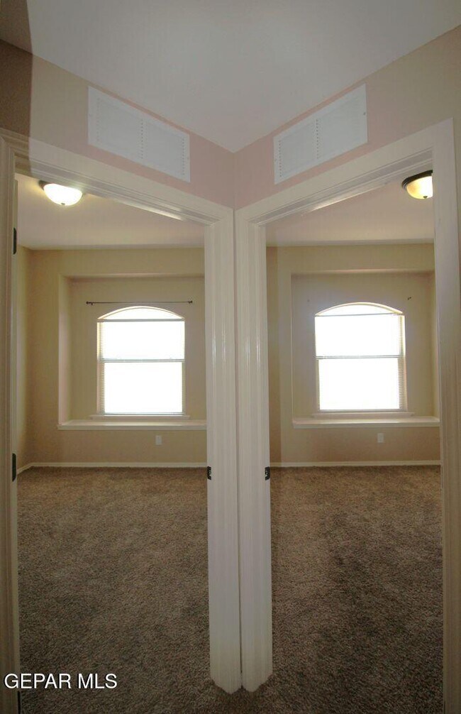 Building Photo - 3900 Loma Cortez Dr