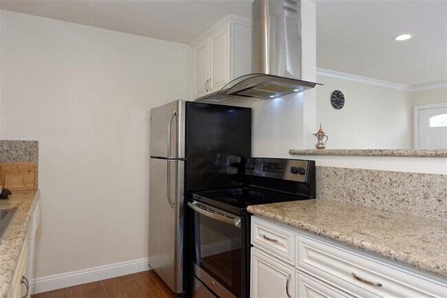 Building Photo - Luxury Spacious 2BD Apartment Home! AC! Wa...