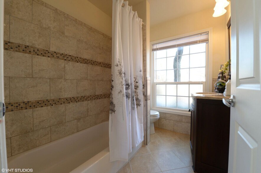 Building Photo - 4544 N Wilson Dr