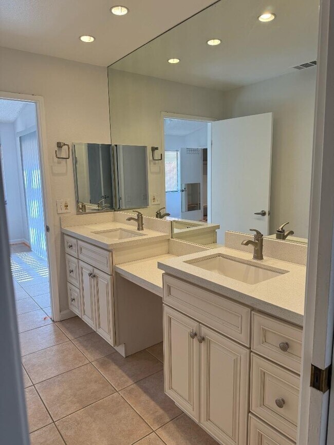 Building Photo - 40353 Sugar Bush Ct